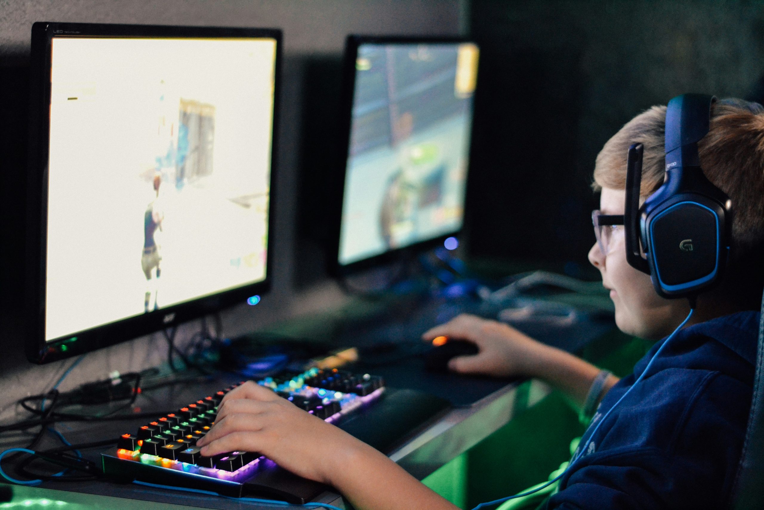 Read more about the article What Coding Language Does Minecraft Use? A Beginner’s Guide