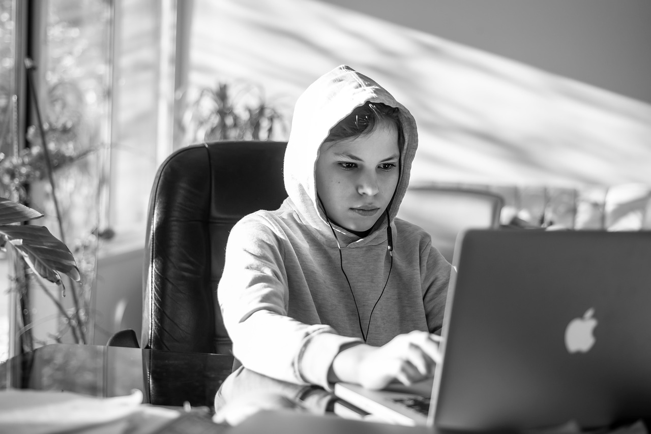 Read more about the article Python For Kids Online: Fun Coding Adventures For Young Learners